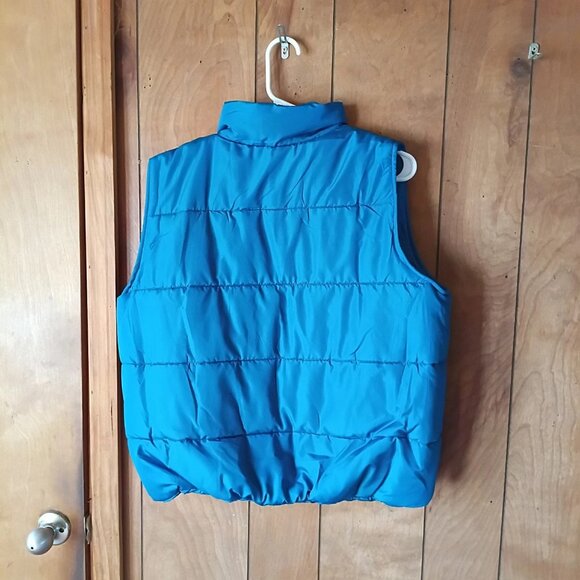 Discount Divas Women's Blue Sleeveless Puffer Vest Size L/XL Short New - Picture 3 of 3